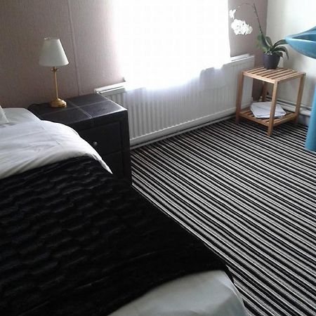Amber Guesthouse دربي الغرفة الصورة