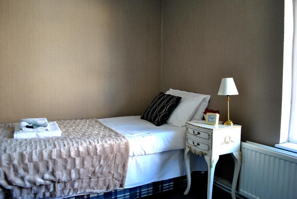Amber Guesthouse دربي الغرفة الصورة