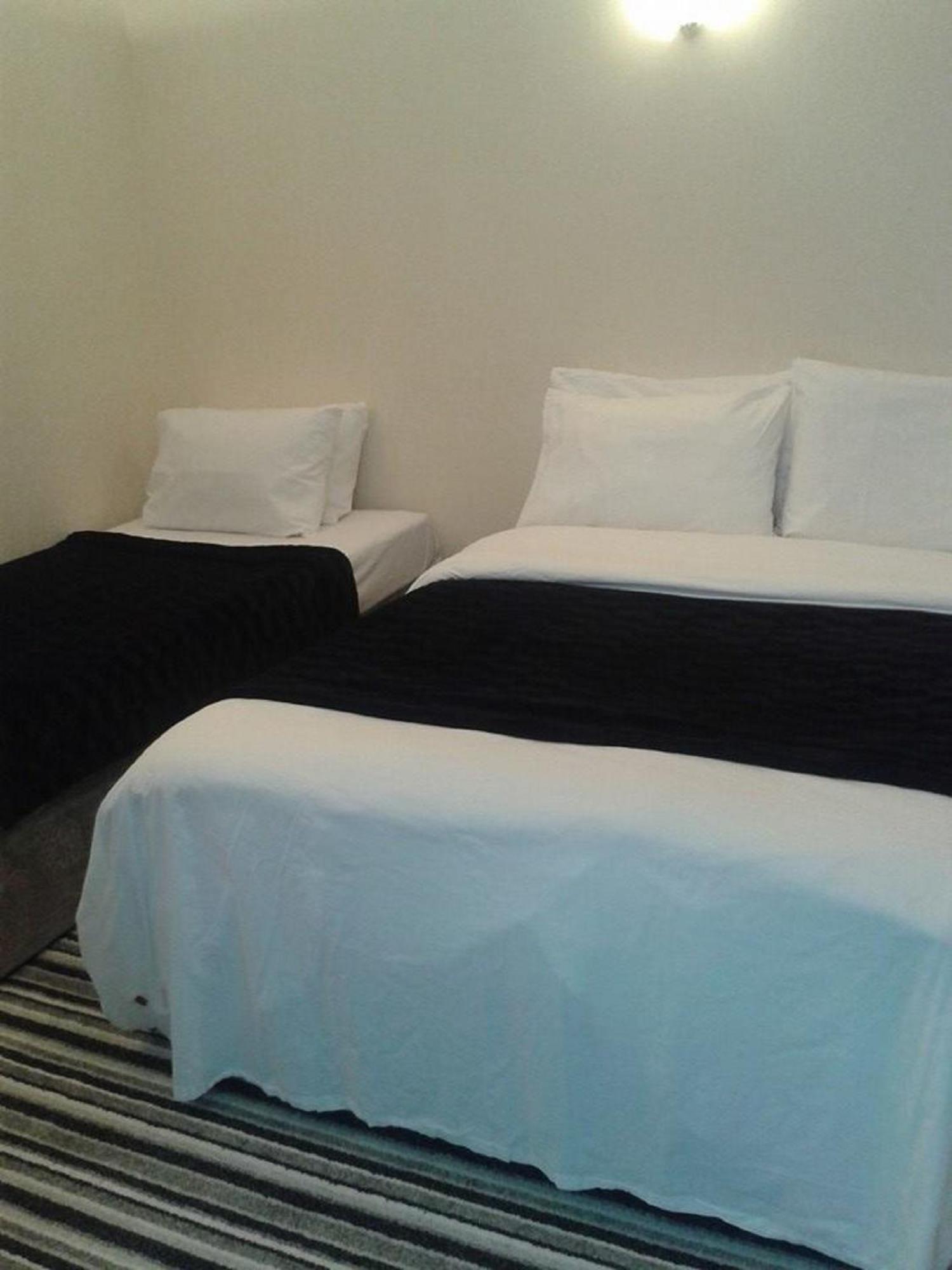Amber Guesthouse دربي الغرفة الصورة