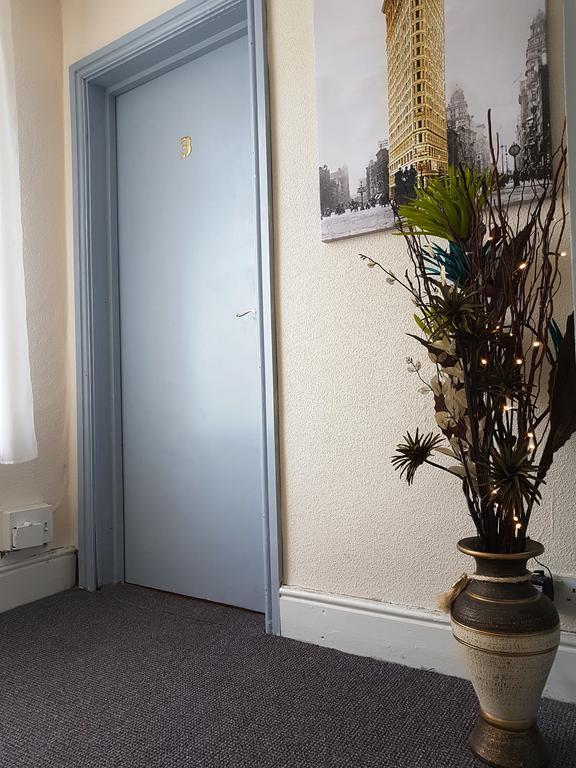 Amber Guesthouse دربي المظهر الخارجي الصورة