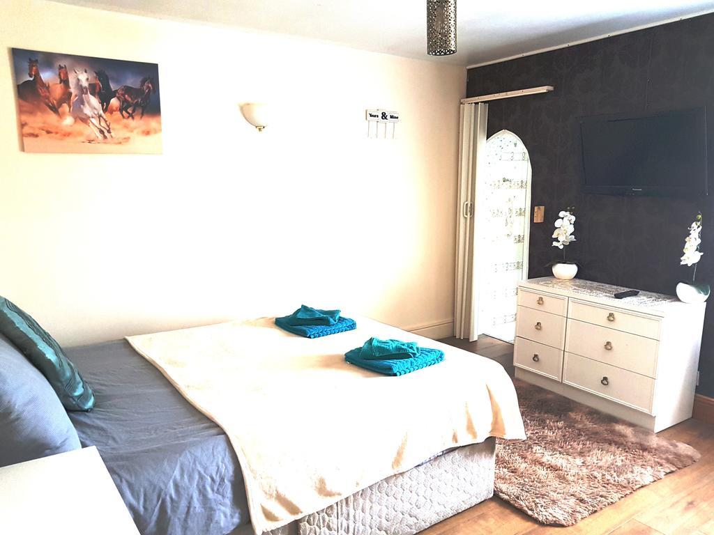 Amber Guesthouse دربي المظهر الخارجي الصورة